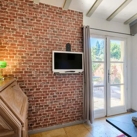 Sous L'olivier Πανσιόν 3*