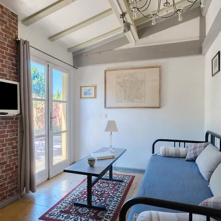 Sous L'olivier Μεντόν