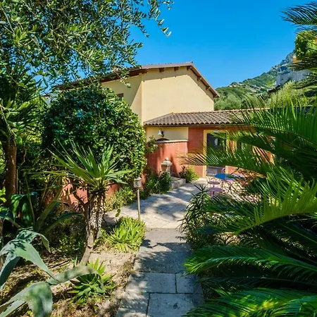 Sous L'olivier Πανσιόν 3*