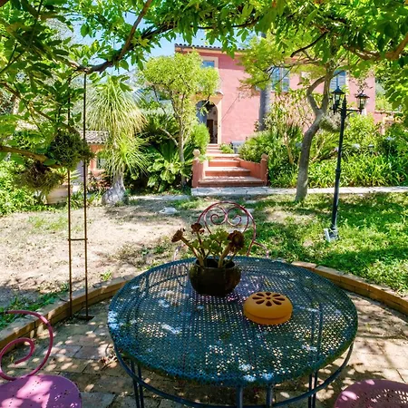 Sous L'olivier Μεντόν