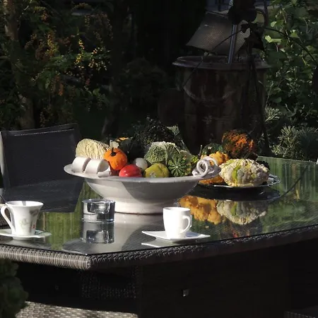 Sous L'olivier Μεντόν